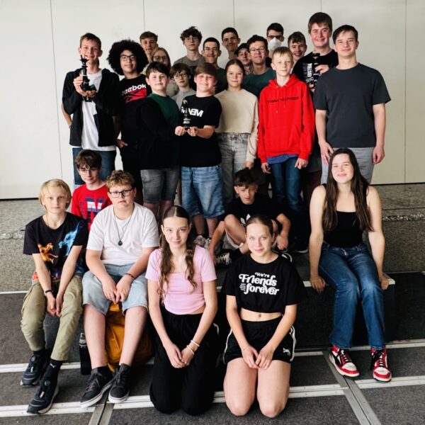 IMG_4956 Schülergruppe, die am 2. Schnellschachturnier teilgenommen hat.