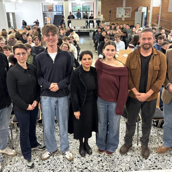 Von links: Sebastian Preis (JSG), Claudia Wilke (stellv. Bürgermeisterin Vechelde), Nick Pullner (JSG/Moderation), Dr. Nahed Samour, Nina Prieske (JSG/Moderation), Sascha Ignorek (JSG), Matthias Möhle (stellv. Landrat).